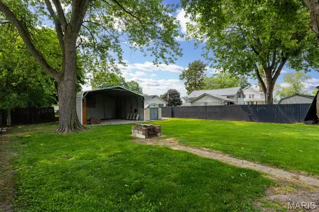 $165,000 | 311 South Edwardsville Street, Staunton, IL 62088