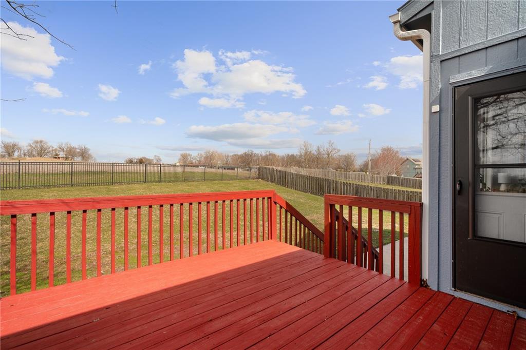 15604 Pebble Terrace Basehor, KS 66007 - Photo 32 of 45