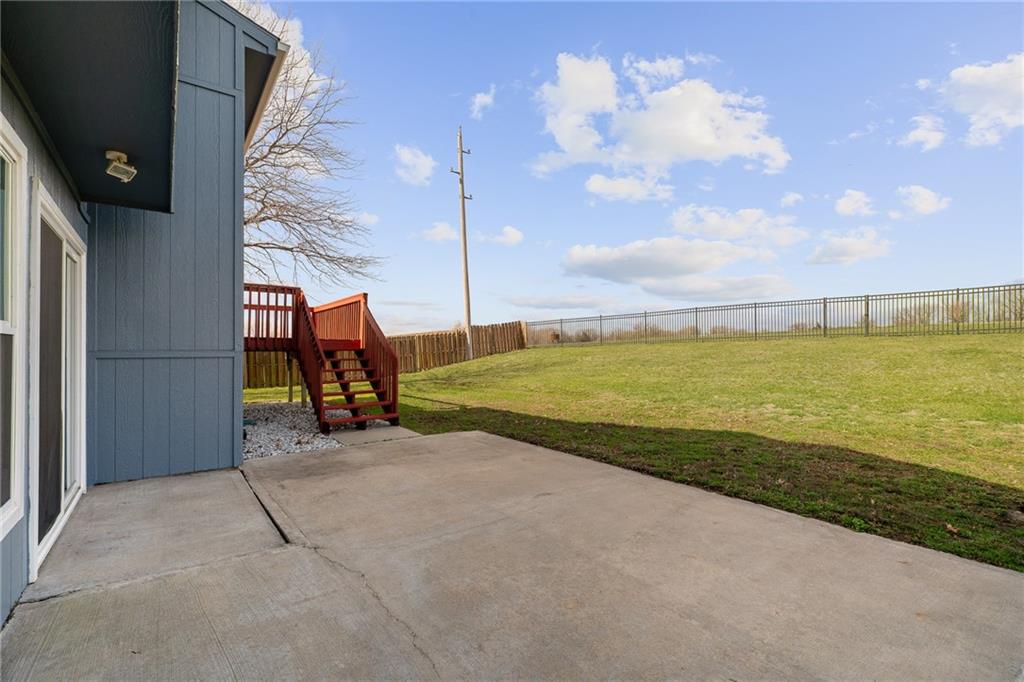 15604 Pebble Terrace Basehor, KS 66007 - Photo 34 of 45