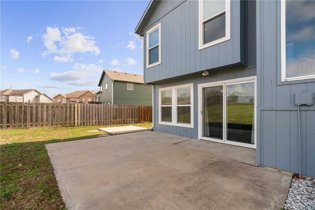 15604 Pebble Terrace Basehor, KS 66007 - Photo 35 of 45