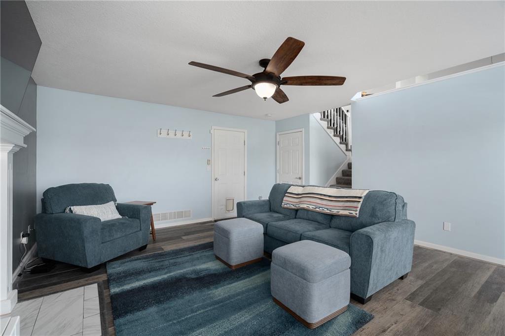 15604 Pebble Terrace Basehor, KS 66007 - Photo 6 of 45