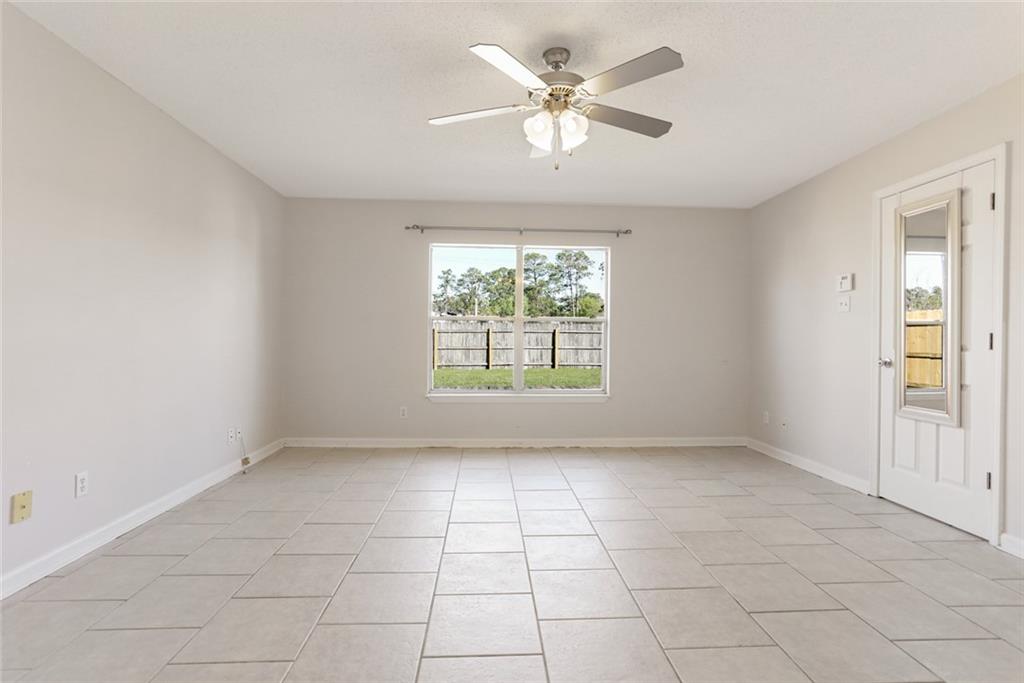 1603 Kings Row Slidell, LA 70461 - Photo 5 of 12