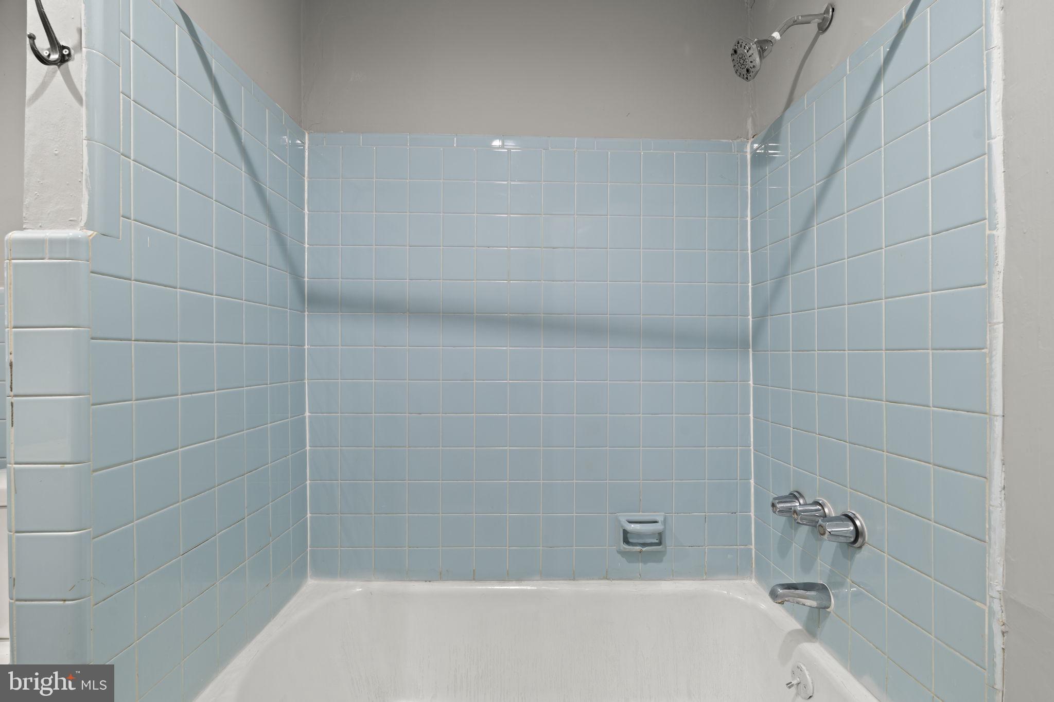 4630 Chester Avenue Philadelphia, PA 19143 - Photo 22 of 46 a bathroom with a bathtub
