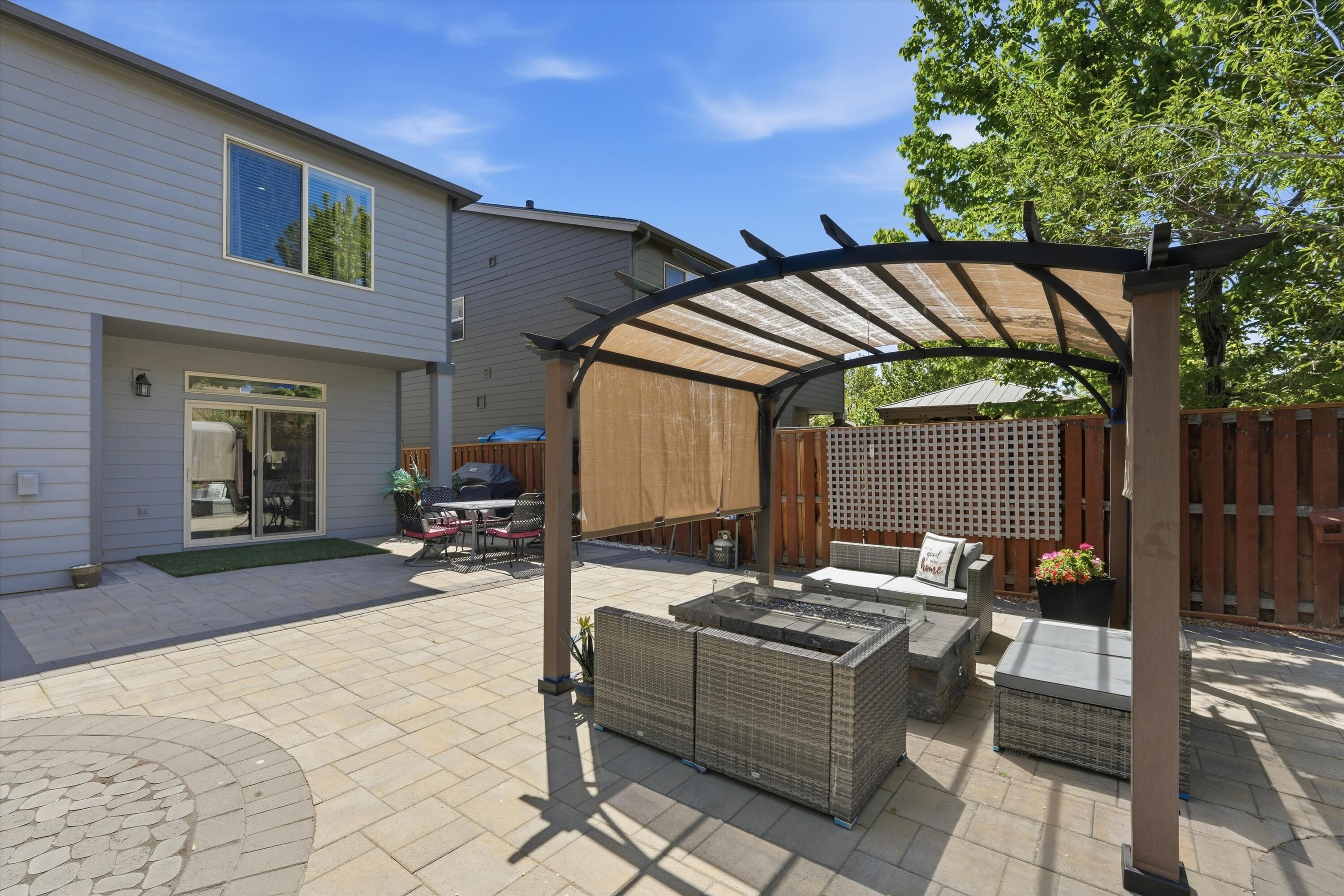 61235 Splendor Lane Bend, OR 97702 - Photo 10 of 52 Daylight Low Maintenance extended outdoor living space.