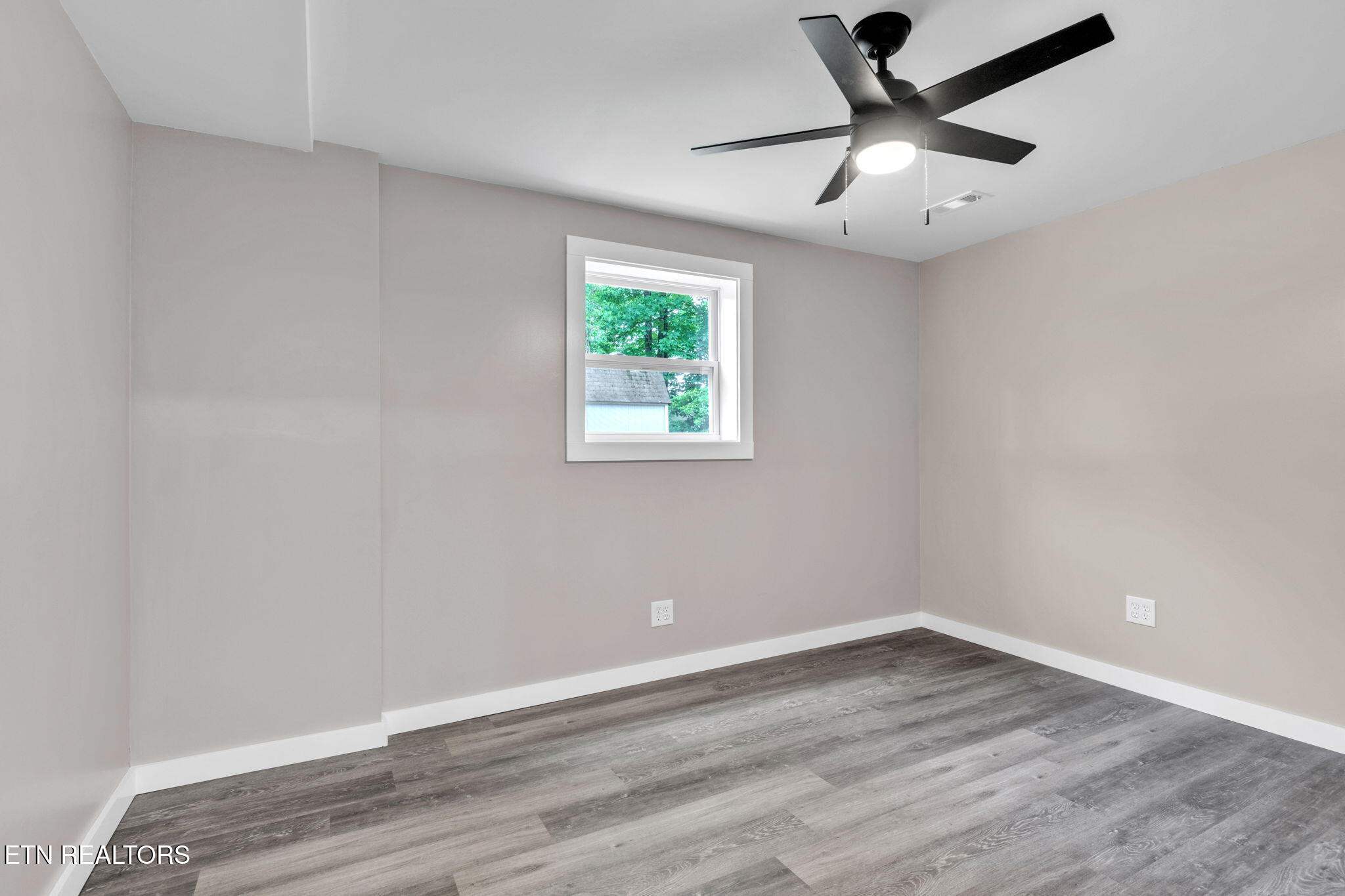 110 Courtland Lane Clinton, TN 37716 - Photo 25 of 33 1-web-or-mls-110 Courtland-8095