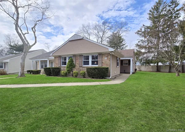 $429,000 | 22 Freemont Lane, Coram, NY 11784