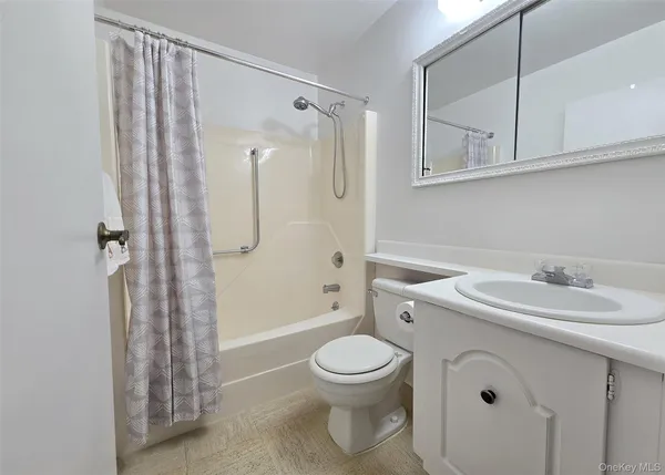 $429,000 | 22 Freemont Lane, Coram, NY 11784