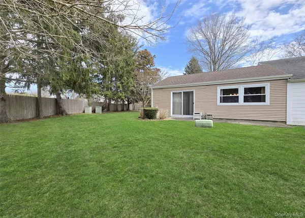 $429,000 | 22 Freemont Lane, Coram, NY 11784