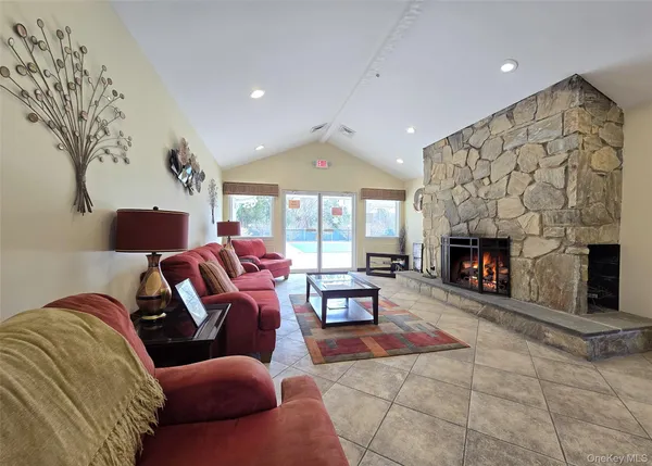 $429,000 | 22 Freemont Lane, Coram, NY 11784