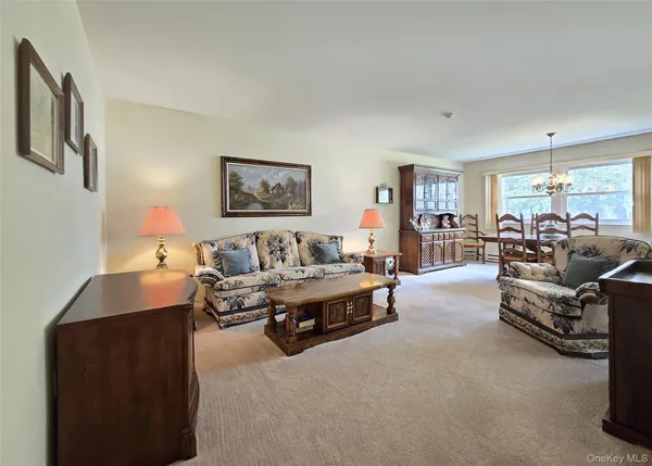 $429,000 | 22 Freemont Lane, Coram, NY 11784