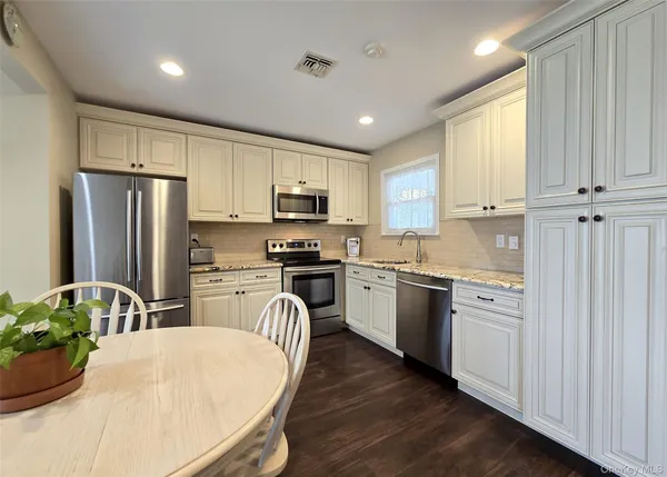 $429,000 | 22 Freemont Lane, Coram, NY 11784