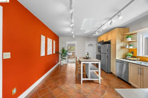 $549,000 | 6100 Majestic Avenue, Oakland, CA 94605