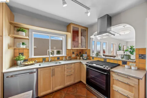 $549,000 | 6100 Majestic Avenue, Oakland, CA 94605