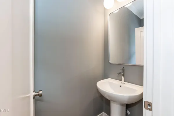 $2,100 | 818 North Taylor Street, Wake Forest, NC 27587