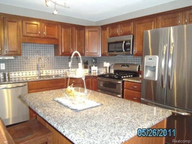 2458 Toby Road Lake Orion, MI 48359 - Photo 4 of 14 SANY0933.jpg