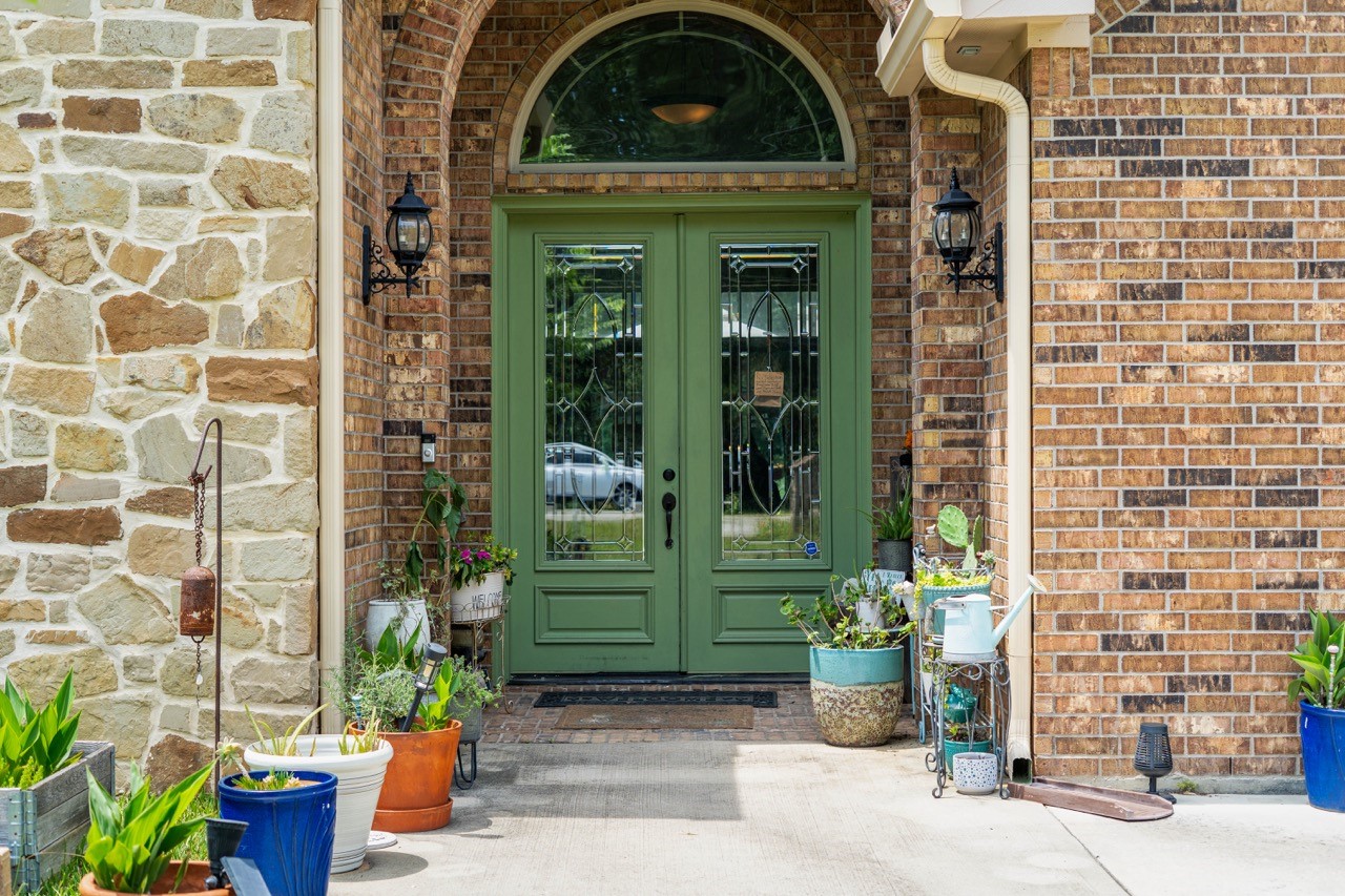 27585 Rio Blanco Drive Splendora, TX 77372 - Photo 4 of 39 Gorgeous front entry that gives welcoming vibes!