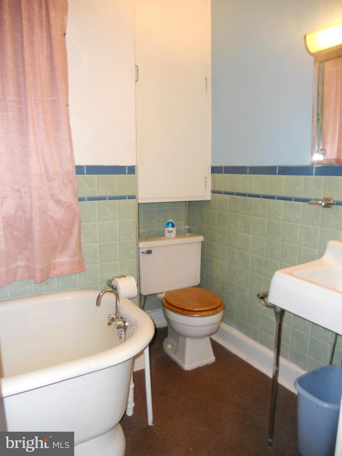 723 Oldham Street Baltimore, MD 21224 - Photo 10 of 20 2nd Floor Hall Bath