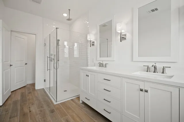 a white sink sitting next to a white sink