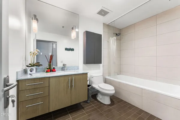 $3,700 | 530 South Hewitt Street, Unit 427, Los Angeles, CA 90013
