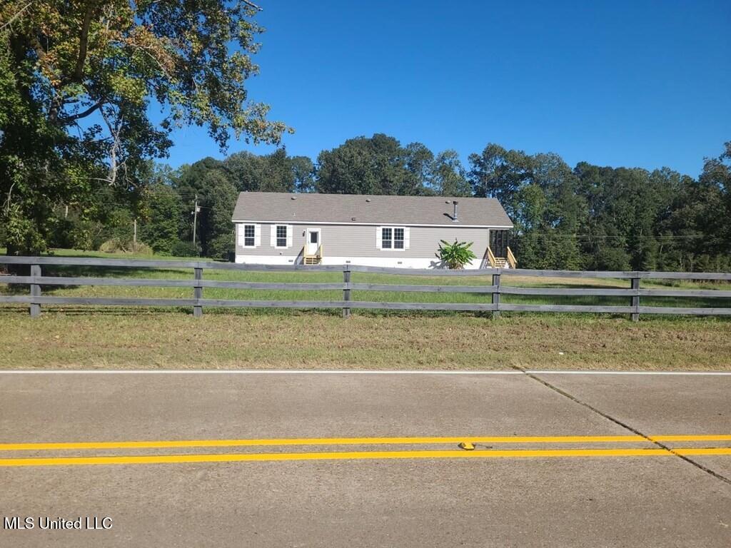 647 Kingston Road Natchez, MS 39120 - Photo 3 of 26 20242641_2