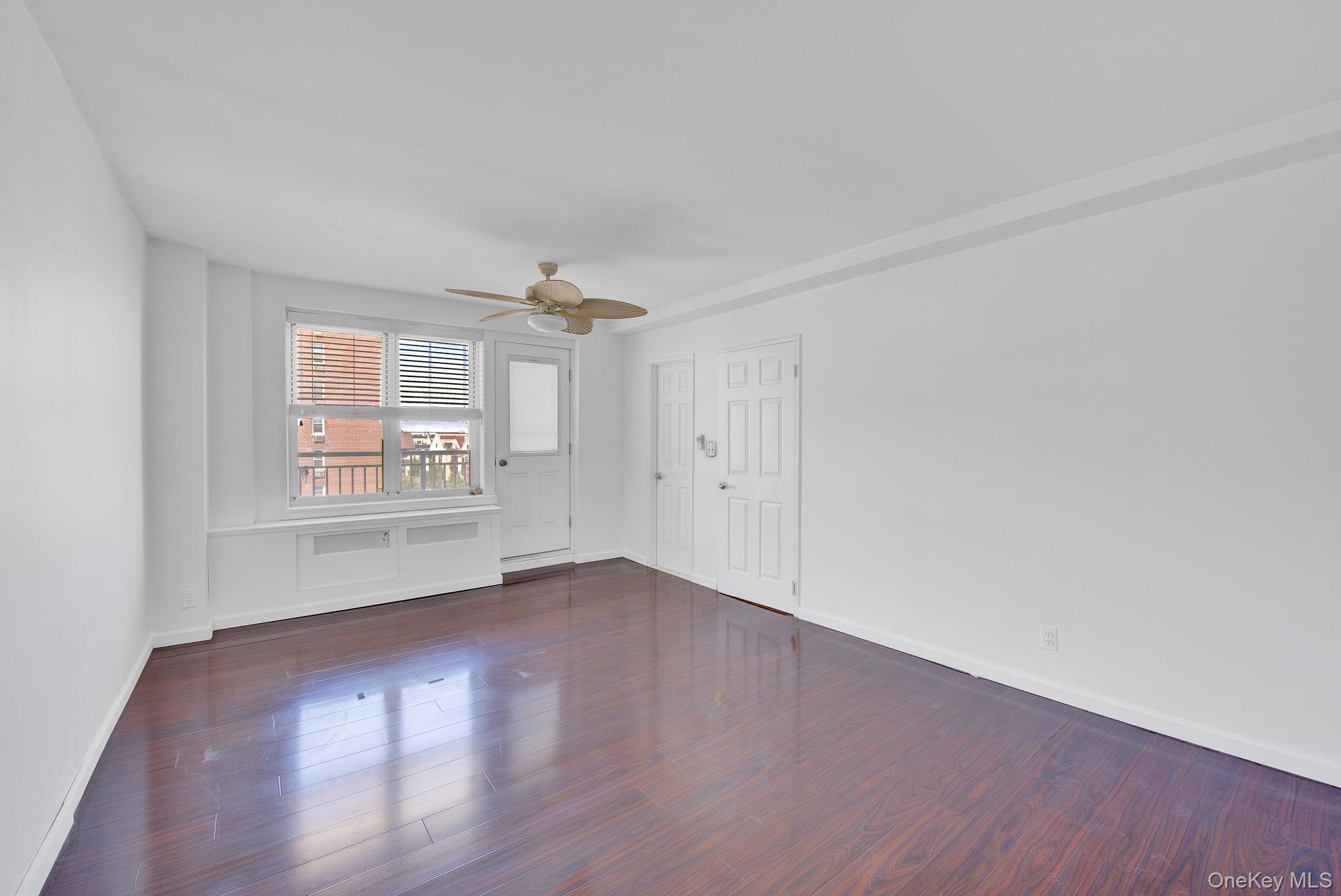 700 Shore Road, Unit 5M Long Beach, NY 11561 - Photo 11 of 34 Primary Bedroom