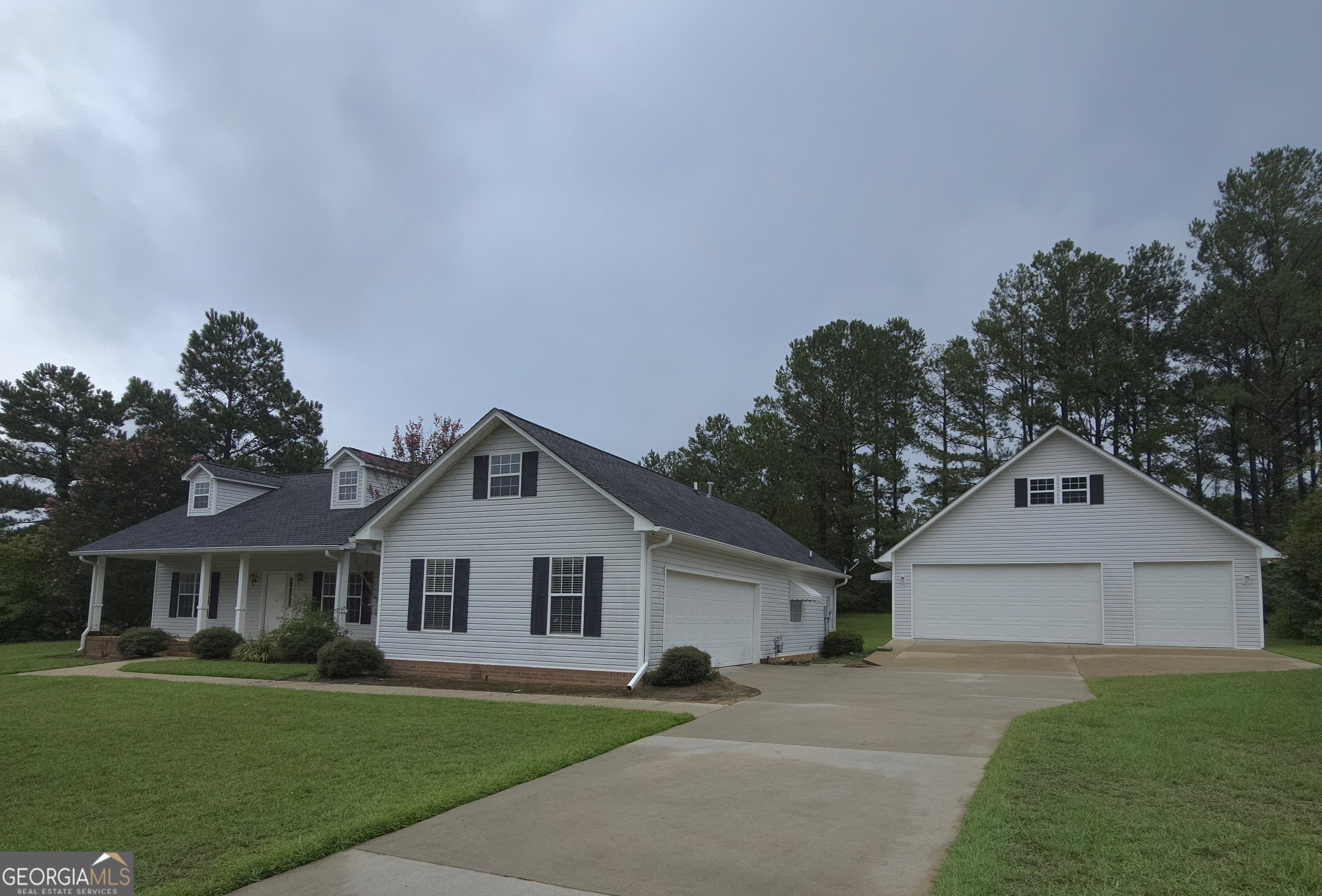 103 Windy Hill Court Dublin, GA 31021 - Photo 2 of 13 a front view of a house with a yard and garage