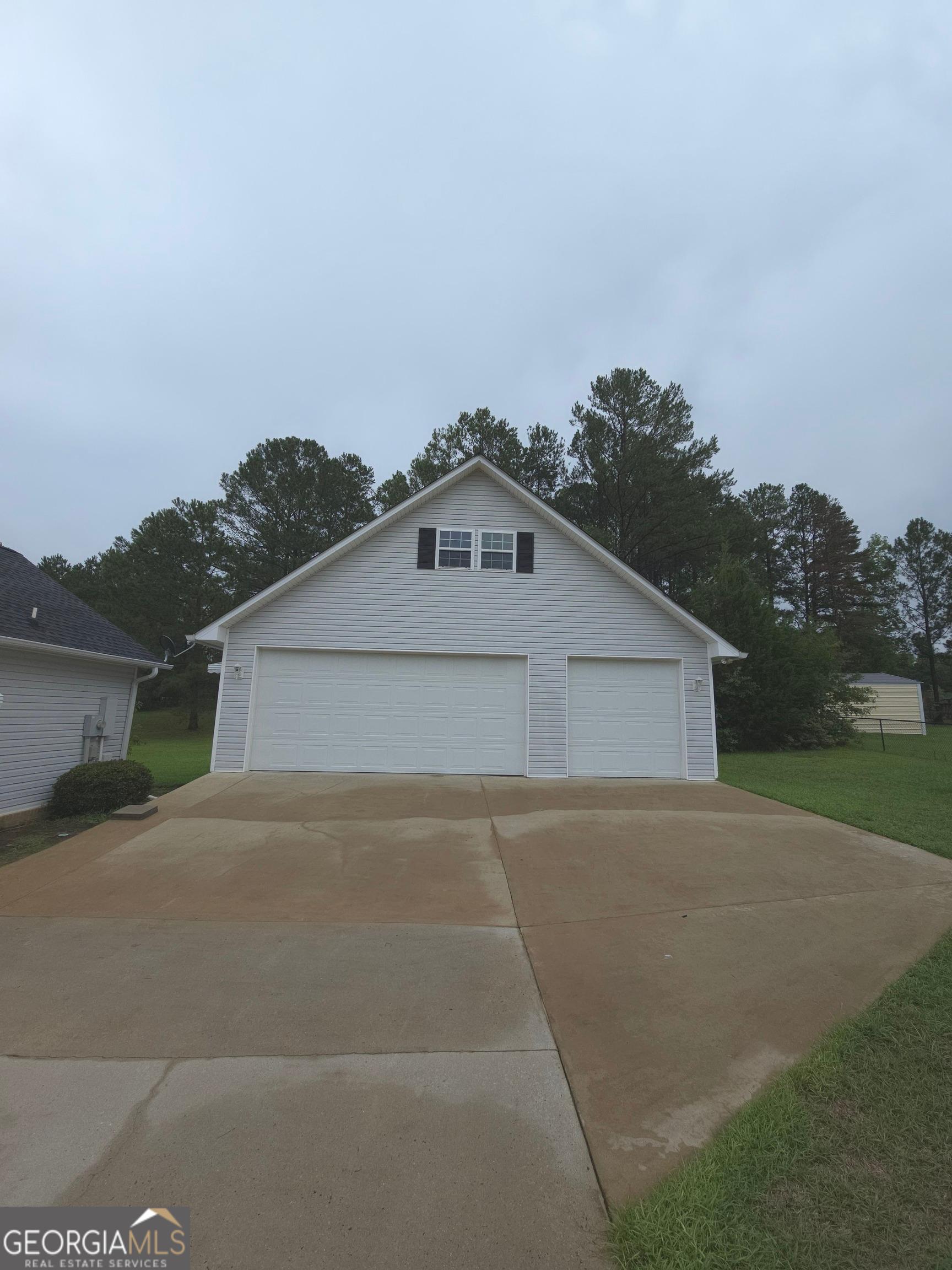 103 Windy Hill Court Dublin, GA 31021 - Photo 3 of 13 a view of garage and yard