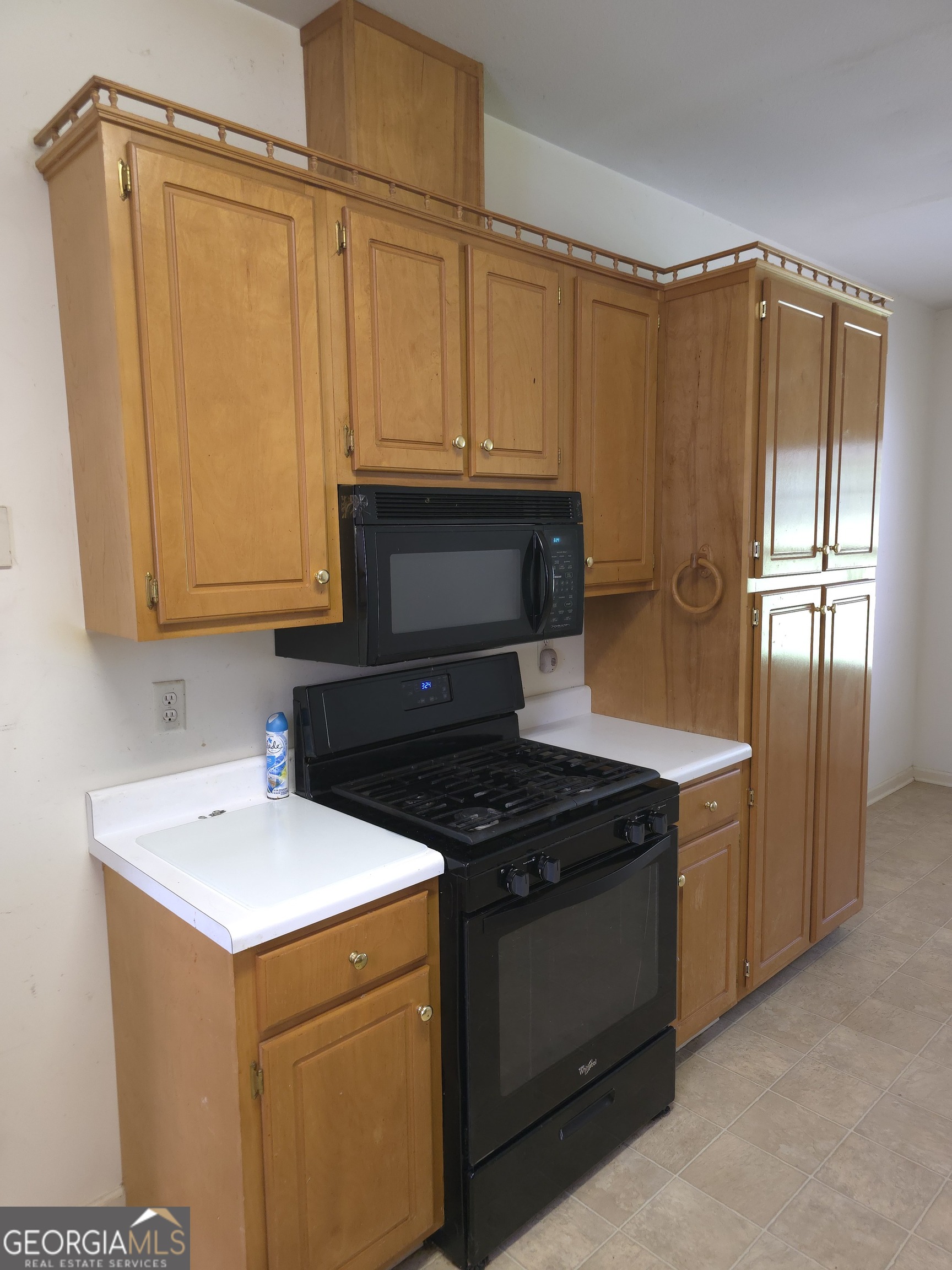 103 Windy Hill Court Dublin, GA 31021 - Photo 5 of 13 a kitchen with stainless steel appliances granite countertop a sink stove and refrigerator