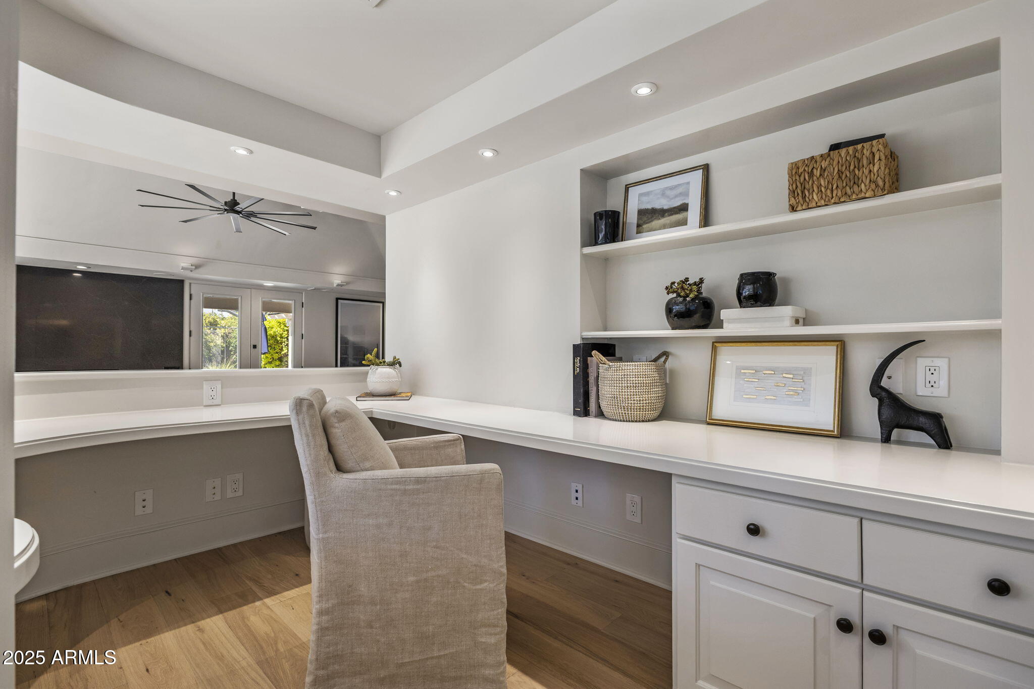 7030 North Wilder Road Phoenix, AZ 85021 - Photo 32 of 70 a living room with furniture and view of kitchen