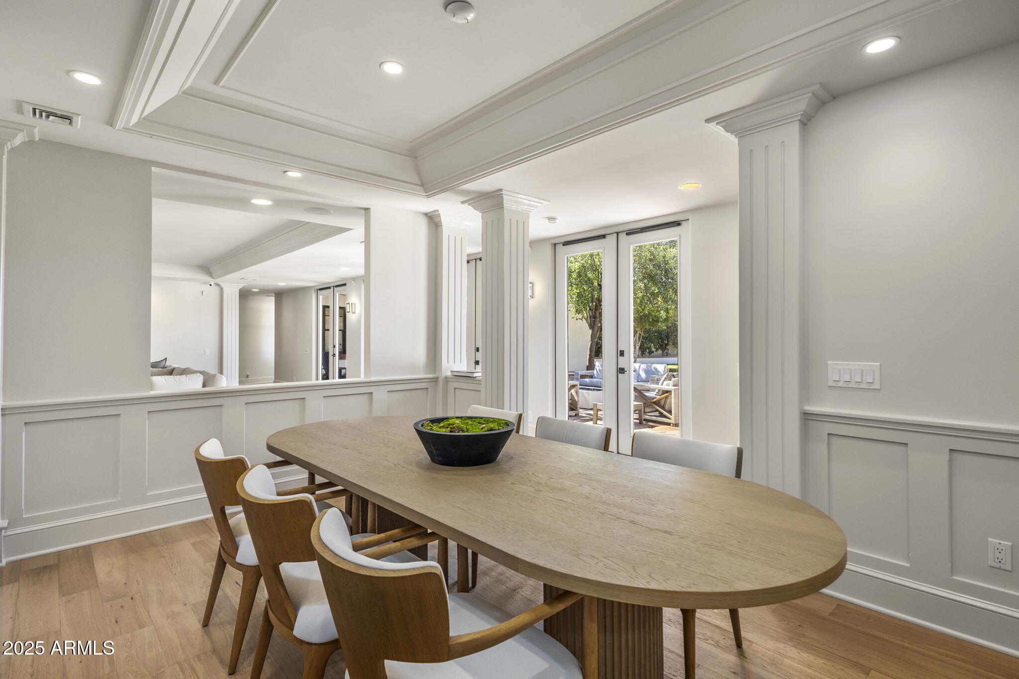 7030 North Wilder Road Phoenix, AZ 85021 - Photo 43 of 70 a dining room with furniture and window