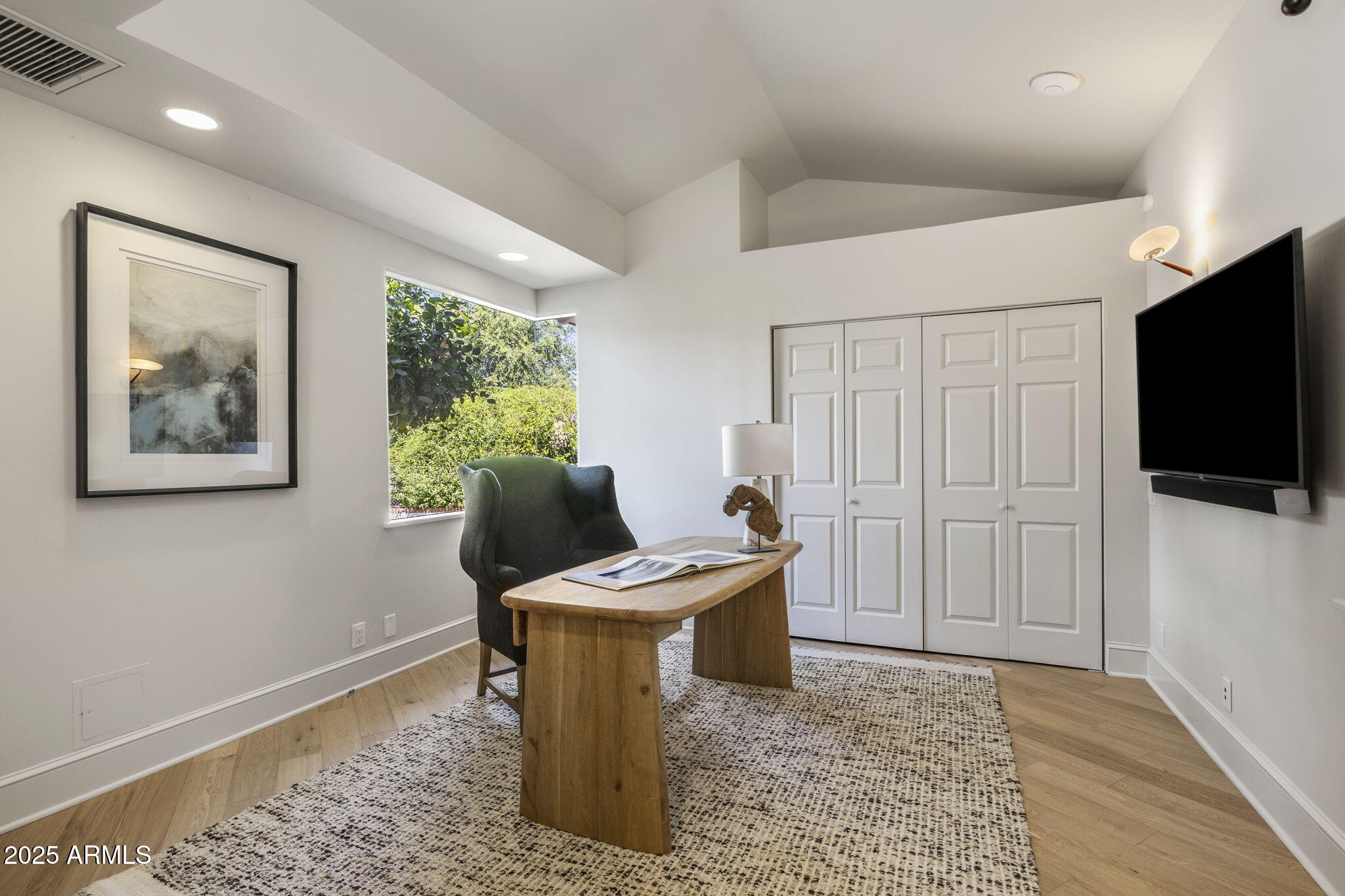 7030 North Wilder Road Phoenix, AZ 85021 - Photo 48 of 70 a view of a workspace with furniture