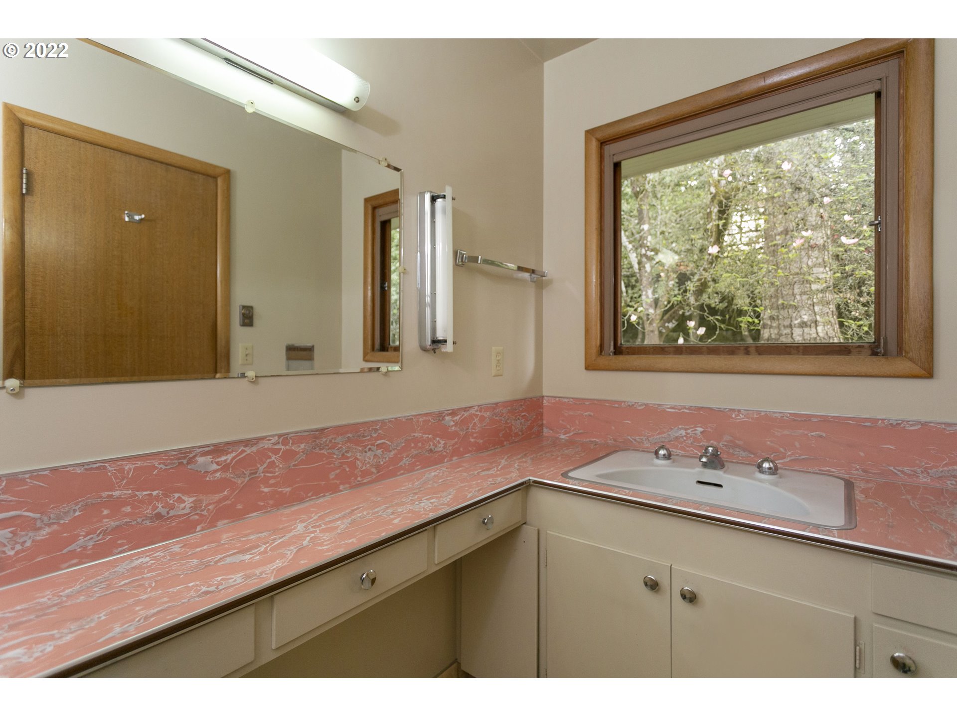 13395 Southwest Bull Mountain Road Tigard, OR 97224 - Photo 12 of 32 Bathroom
