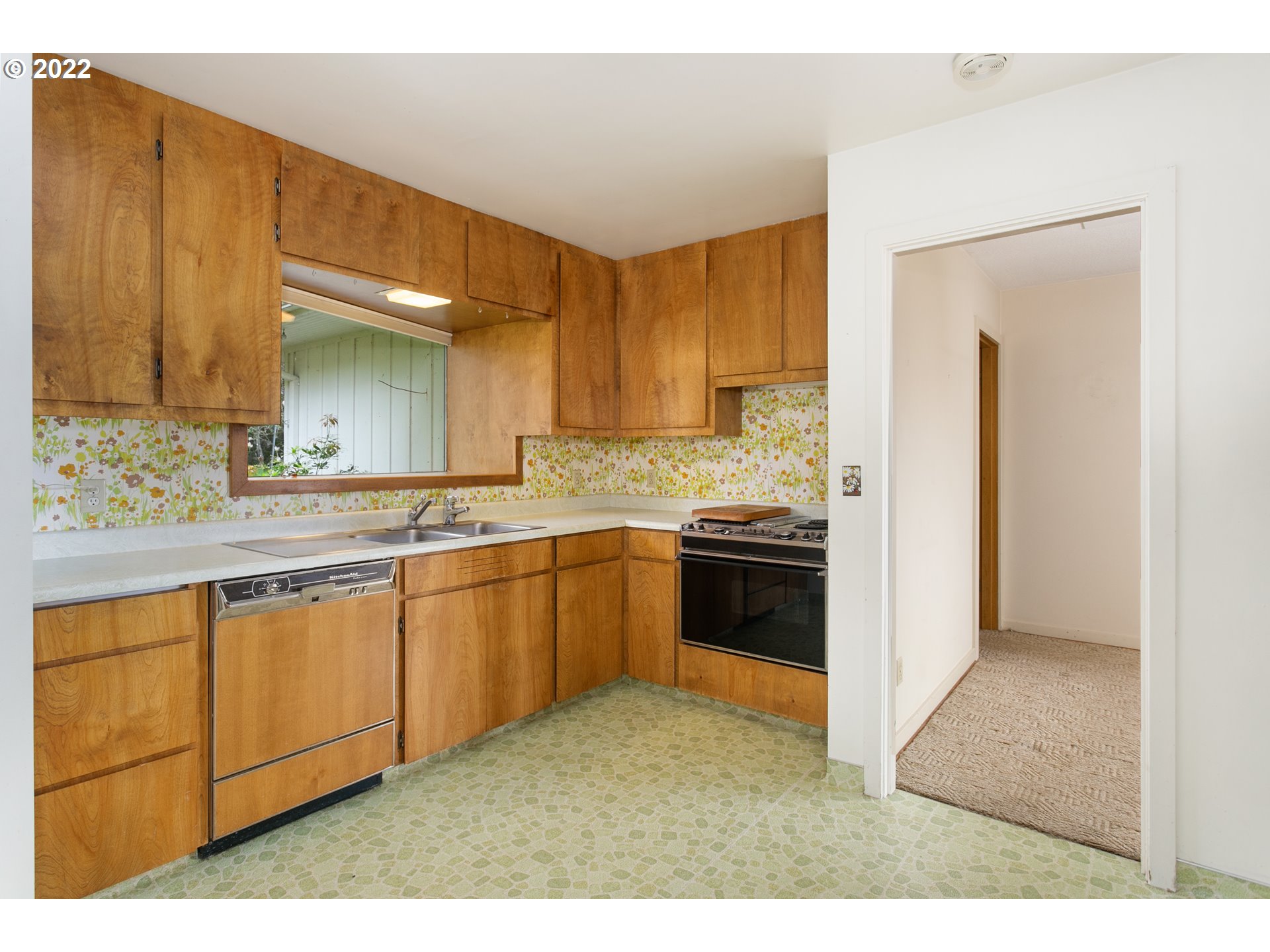 13395 Southwest Bull Mountain Road Tigard, OR 97224 - Photo 13 of 32 Kitchen