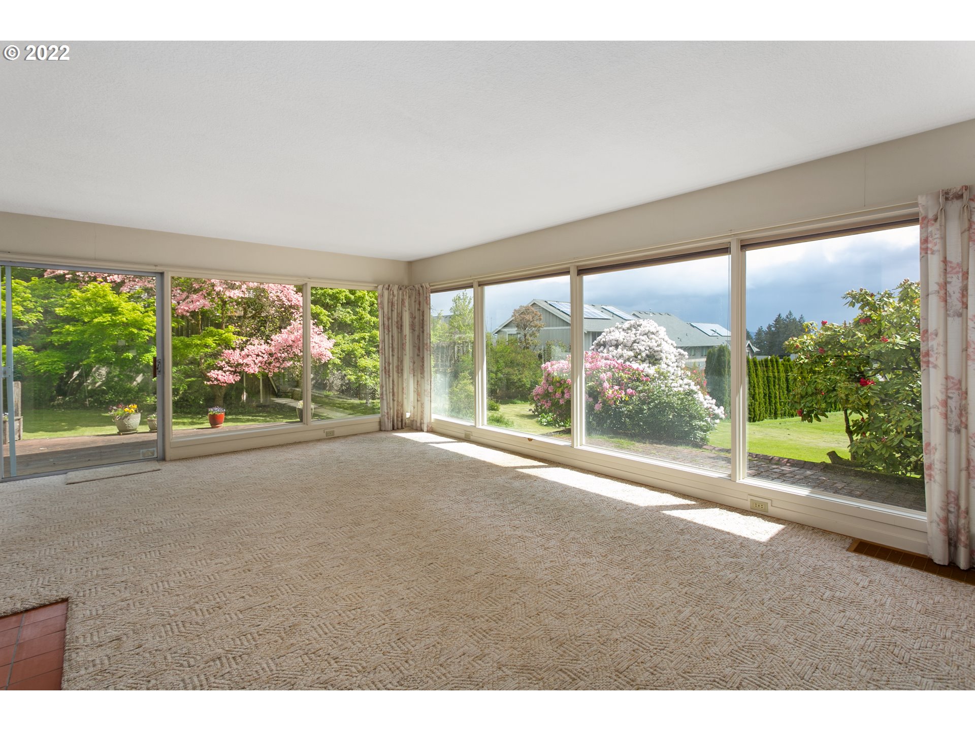 13395 Southwest Bull Mountain Road Tigard, OR 97224 - Photo 5 of 32 Family Room
