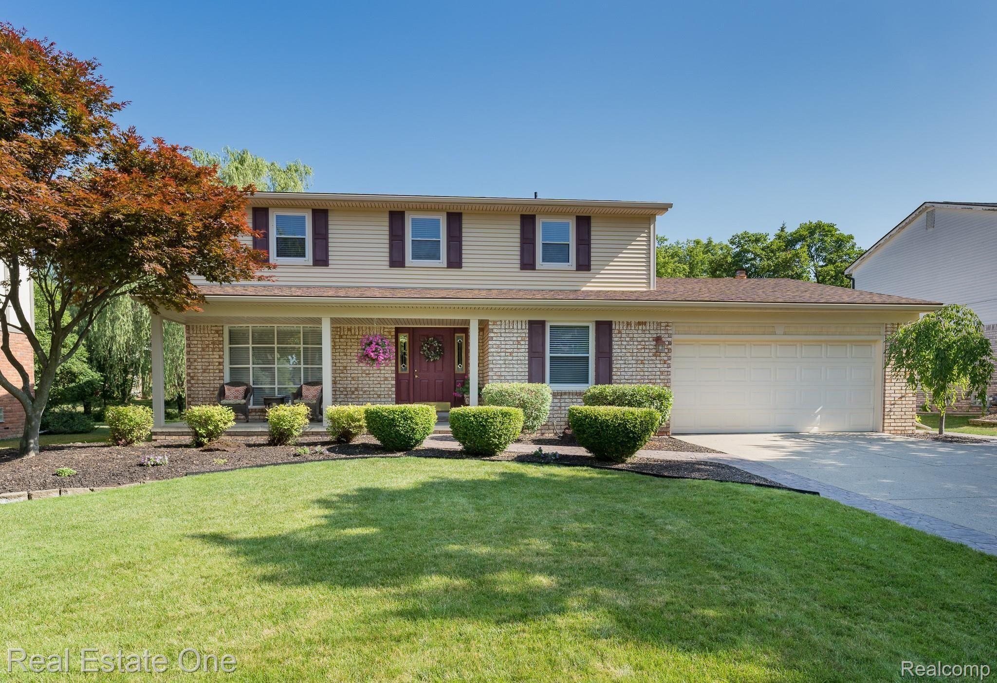 3028 Baypoint Drive Rochester, MI 48309 - Photo 1 of 40 ROCHESTER HILLS - WONDERFULLY UPDATED - WALKING DISTANCE TO ROCHESTER ADAMS HS AND VAN HOOSEN MIDDLE