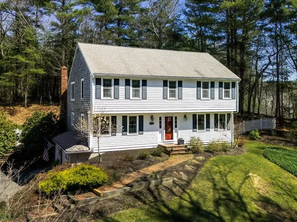 $1,075,000 | 550 West Street, Duxbury, MA 02332