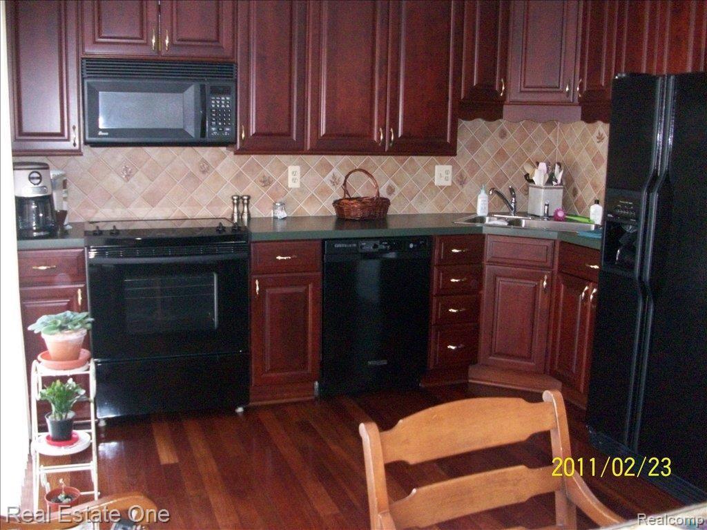 1129 Marquette Drive Rochester, MI 48307 - Photo 2 of 12 beautiful cherry kitchen