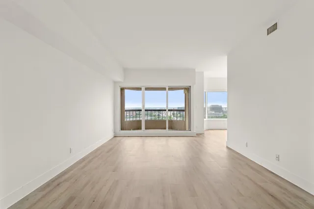 $319,000 | 2001 Holcombe Boulevard, Unit 1905, Houston, TX 77030