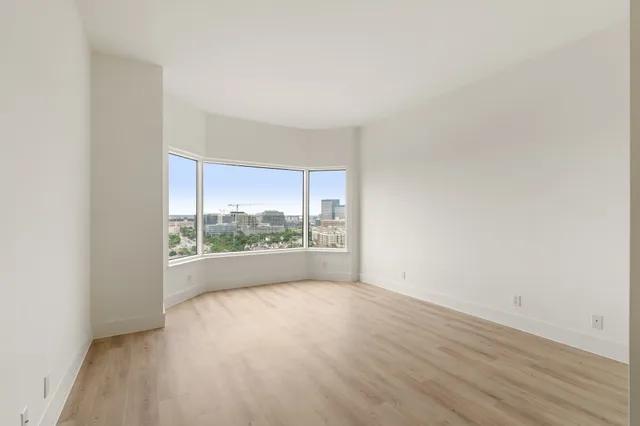 $319,000 | 2001 Holcombe Boulevard, Unit 1905, Houston, TX 77030