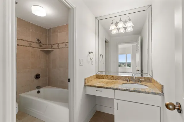 $319,000 | 2001 Holcombe Boulevard, Unit 1905, Houston, TX 77030