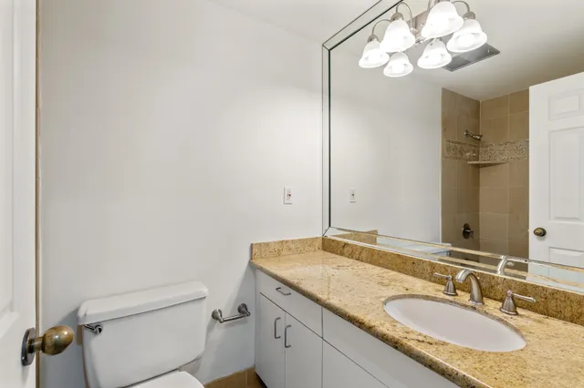 $319,000 | 2001 Holcombe Boulevard, Unit 1905, Houston, TX 77030