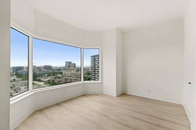 $319,000 | 2001 Holcombe Boulevard, Unit 1905, Houston, TX 77030