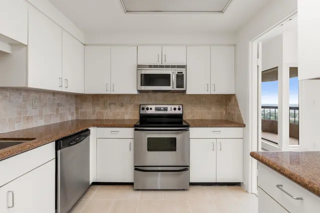 $319,000 | 2001 Holcombe Boulevard, Unit 1905, Houston, TX 77030