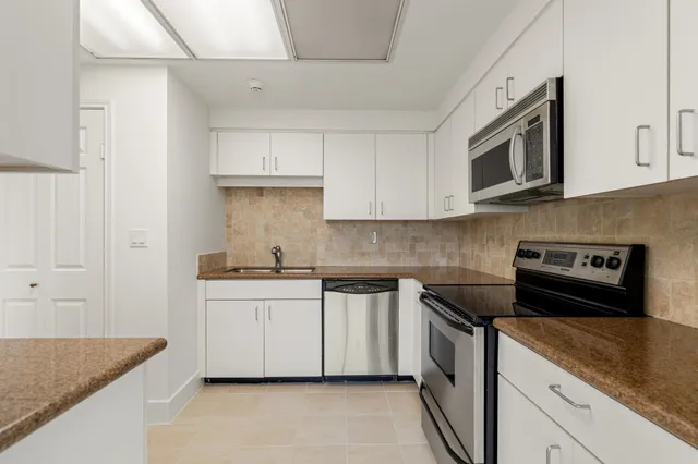 $319,000 | 2001 Holcombe Boulevard, Unit 1905, Houston, TX 77030