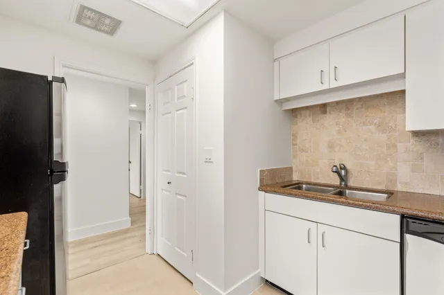 $319,000 | 2001 Holcombe Boulevard, Unit 1905, Houston, TX 77030