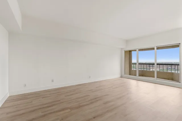 $319,000 | 2001 Holcombe Boulevard, Unit 1905, Houston, TX 77030