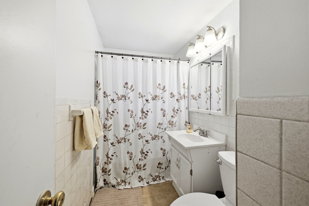 346 Newhouse Street Springfield, MA 01118 - Photo 20 of 27