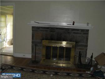 7107 Llanfair Road Upper Darby, PA 19082 - Photo 5 of 10 Living Room