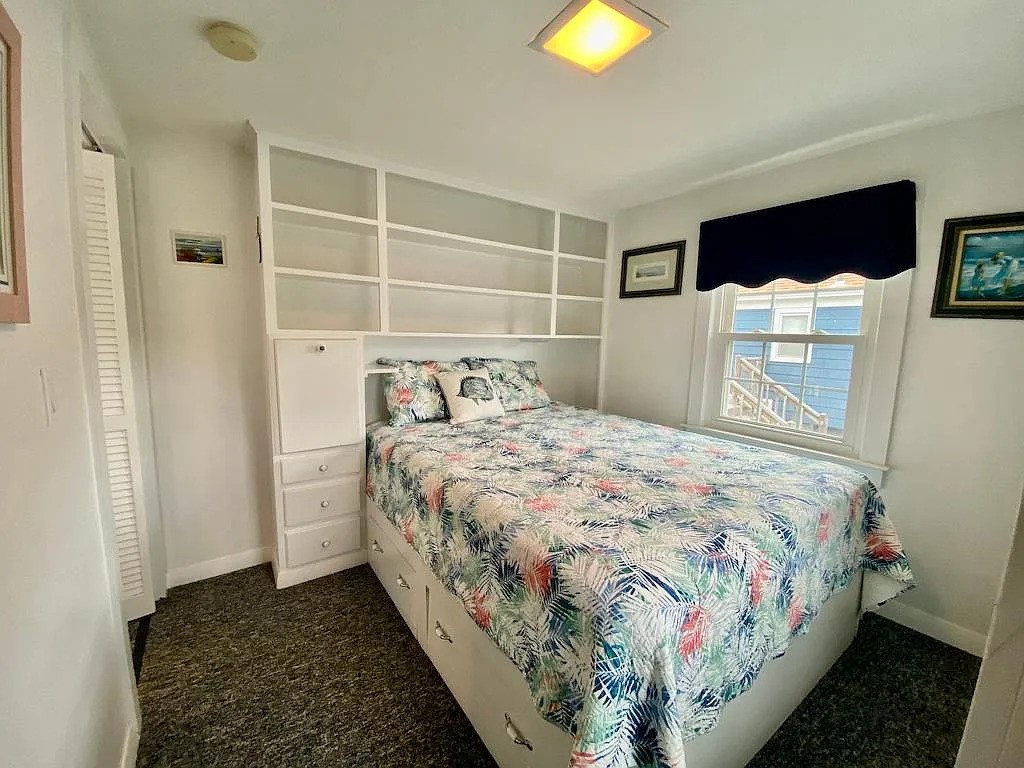 34 Ellery Avenue Middletown, RI 02842 - Photo 11 of 16