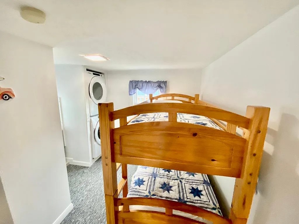 34 Ellery Avenue Middletown, RI 02842 - Photo 13 of 16